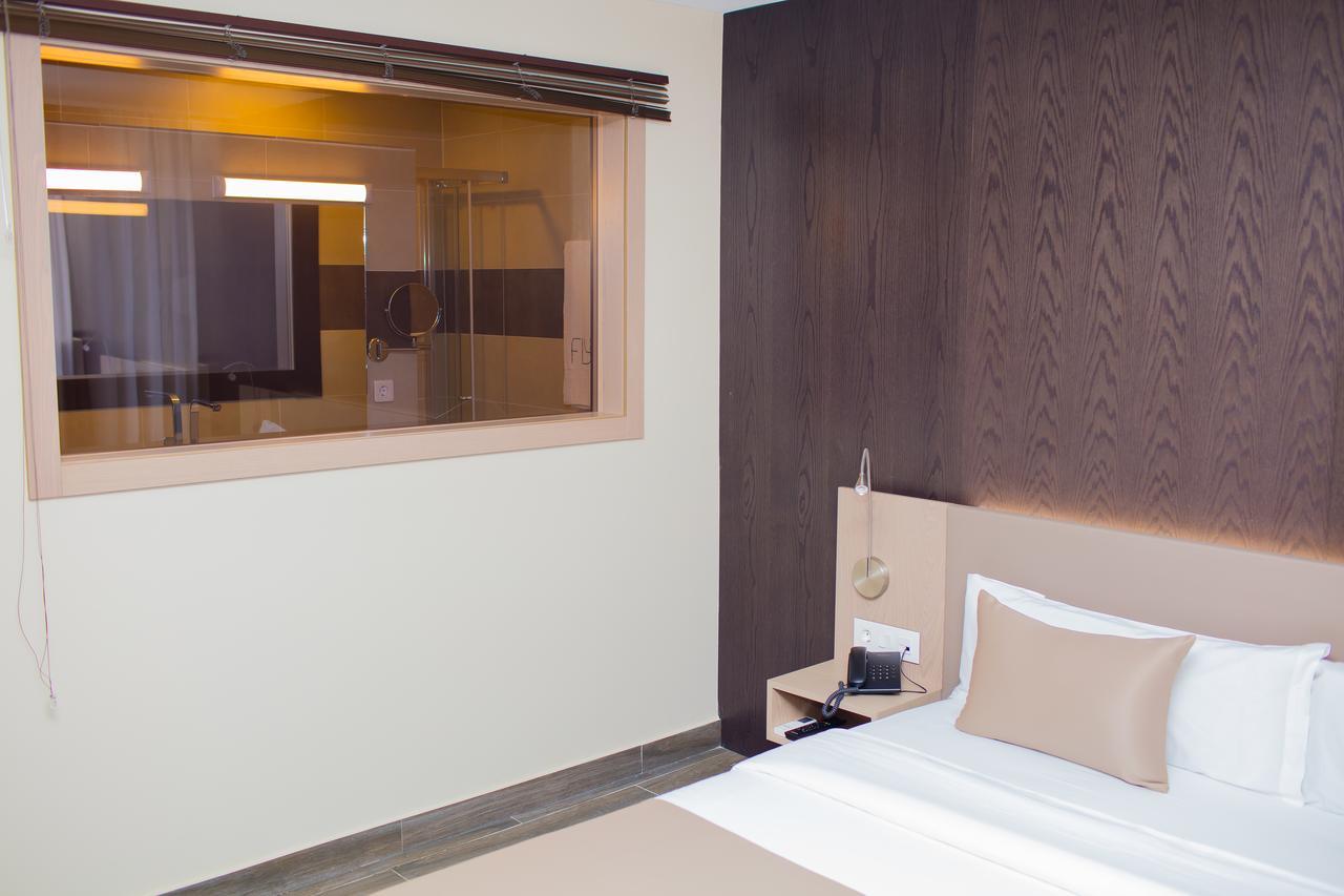 Fly Hotel Libreville Exteriör bild